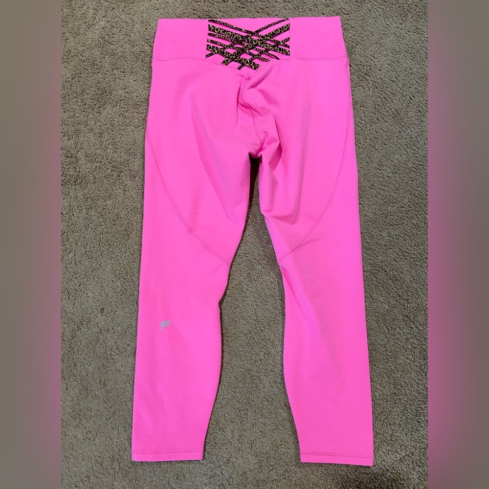 Fabletics Powerhold Kessler ll High Waist Strappy 7/8 Leggings Pink Cheetah XL